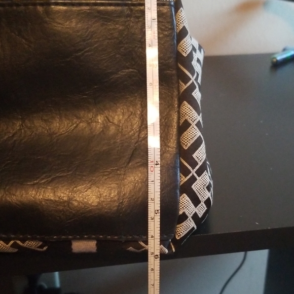 Tommy Hilfiger Purse - Picture 7 of 7